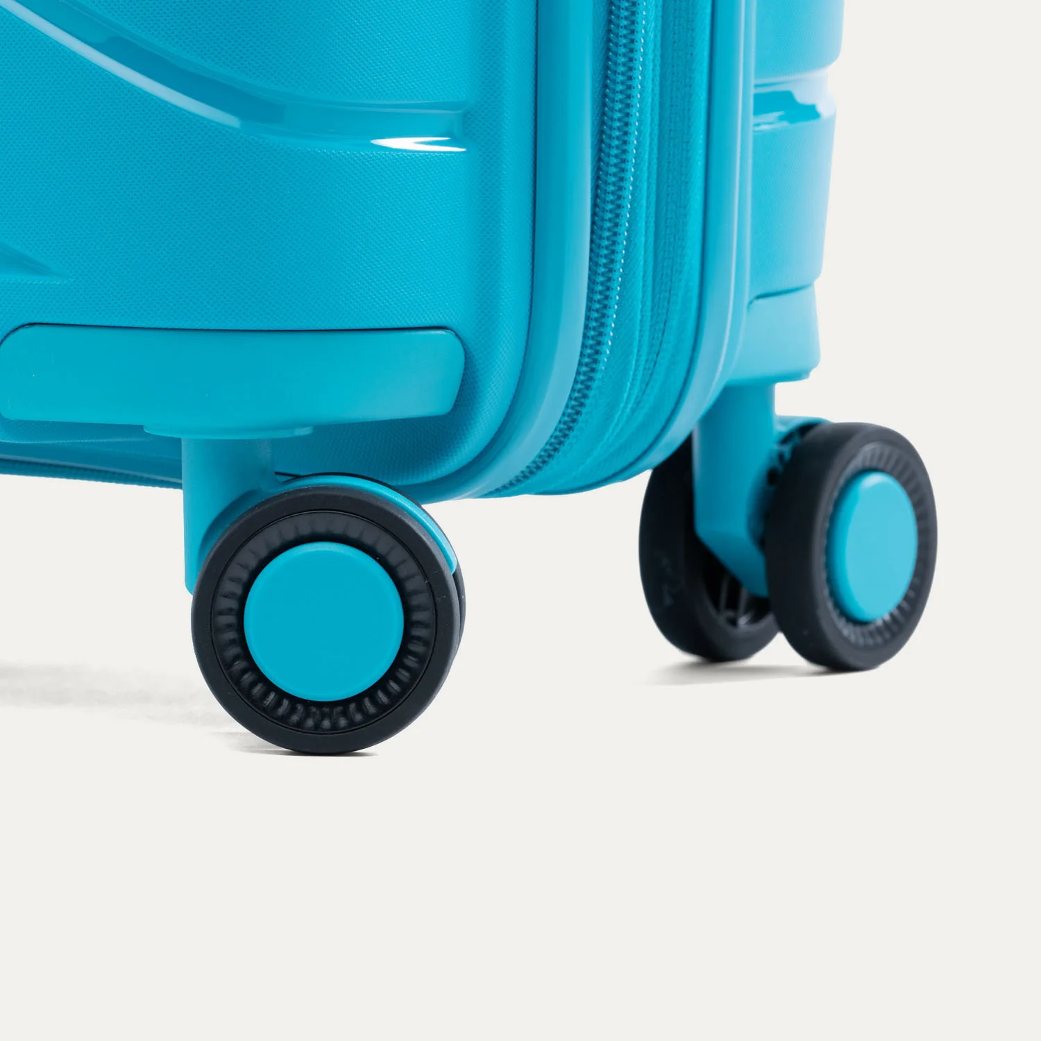 Atlantic®  Carry-On / Medium Check-In Hardside Set - Image 5