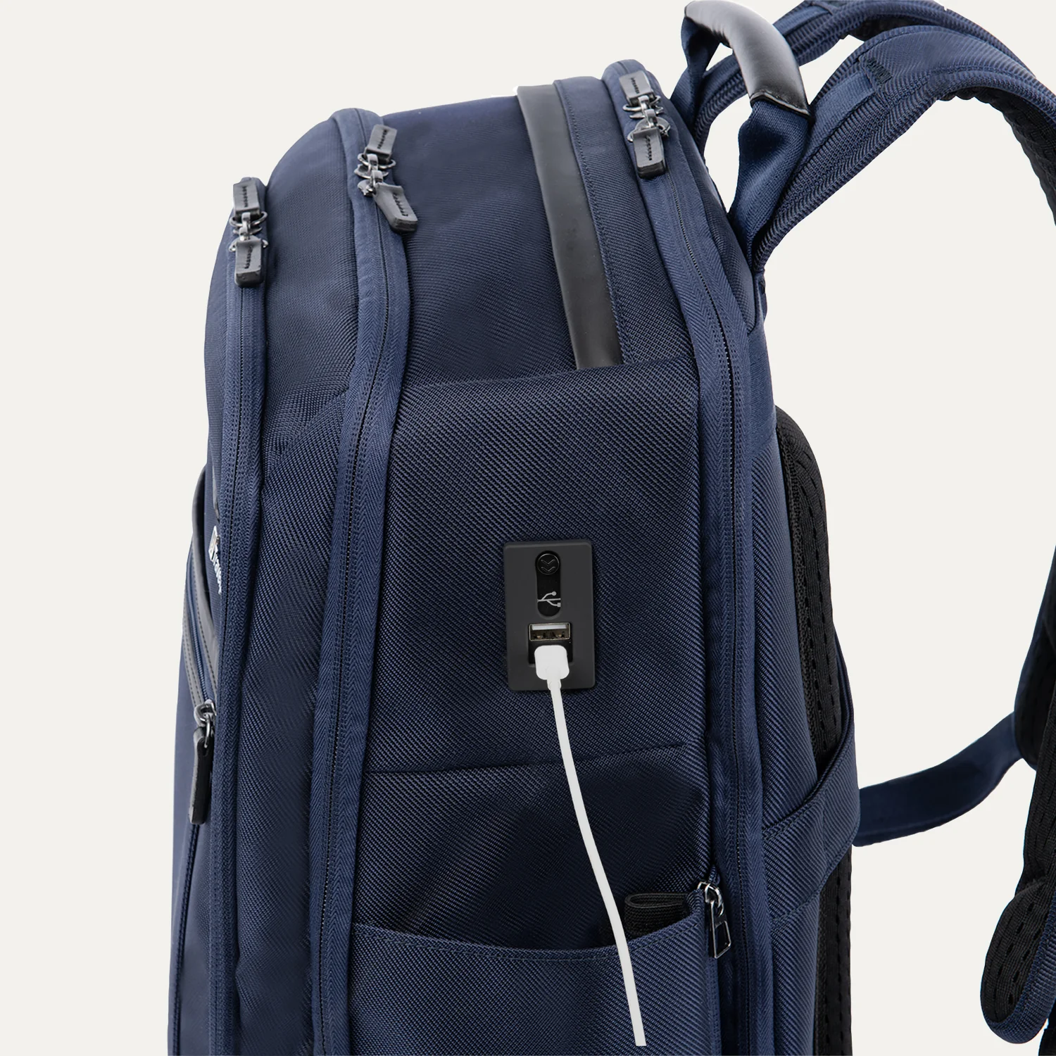 Crew™ Executive Choice™ 3 Large Travel Backpack- Titanium Grey - Image 15