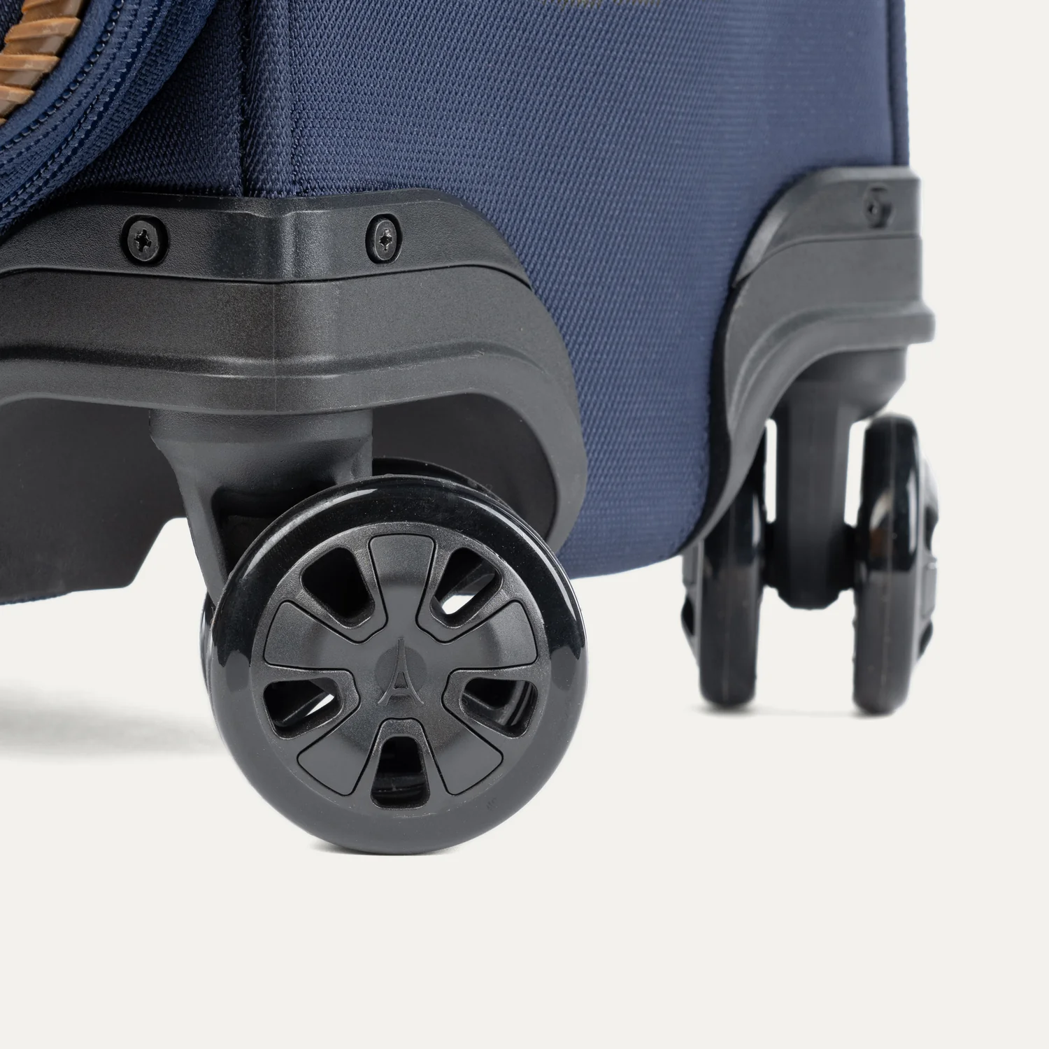 Crew™ Classic Carry- On / Medium / Large Set - Image 9