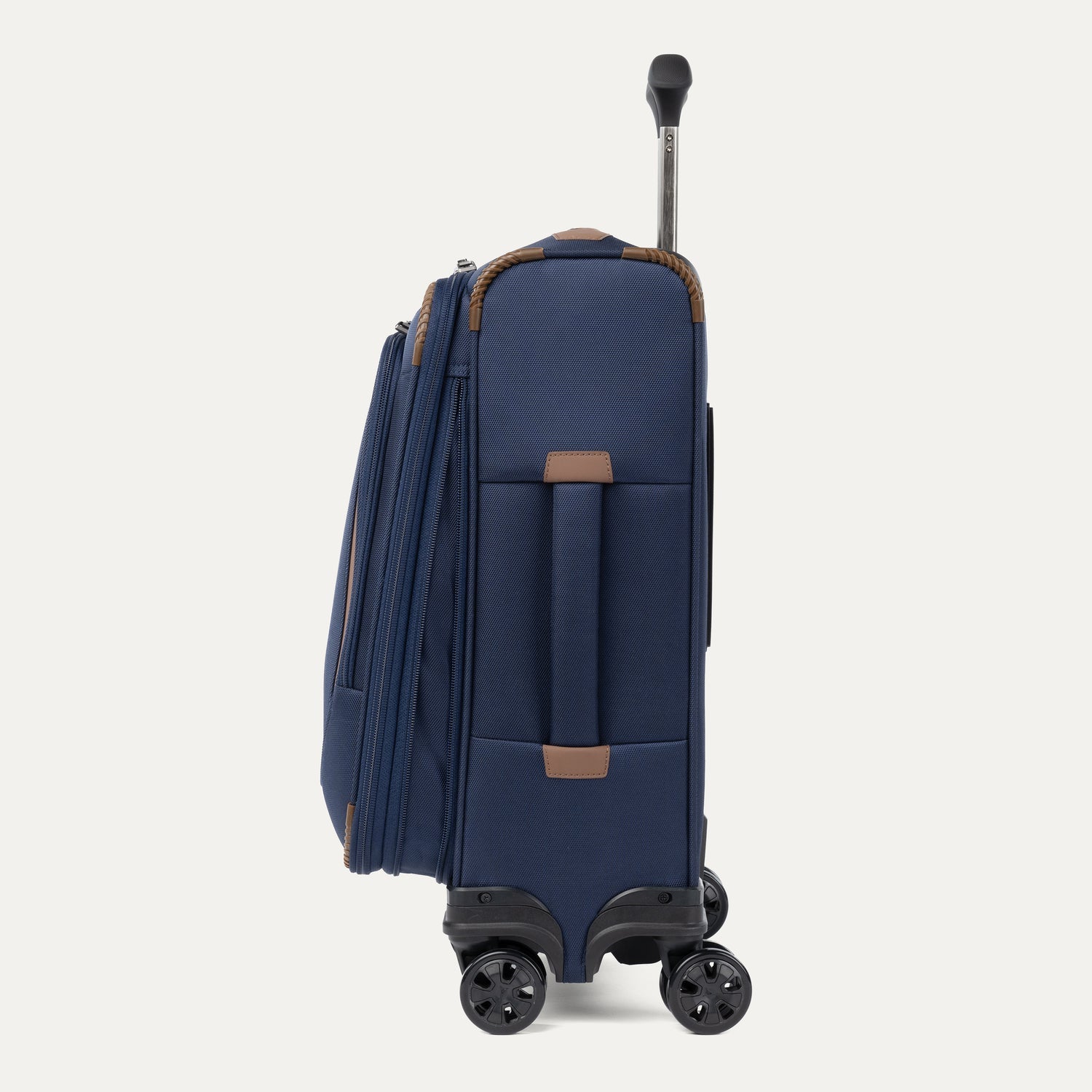 Crew™ Classic Compact Carry-On / Medium Check-In Set - Image 26