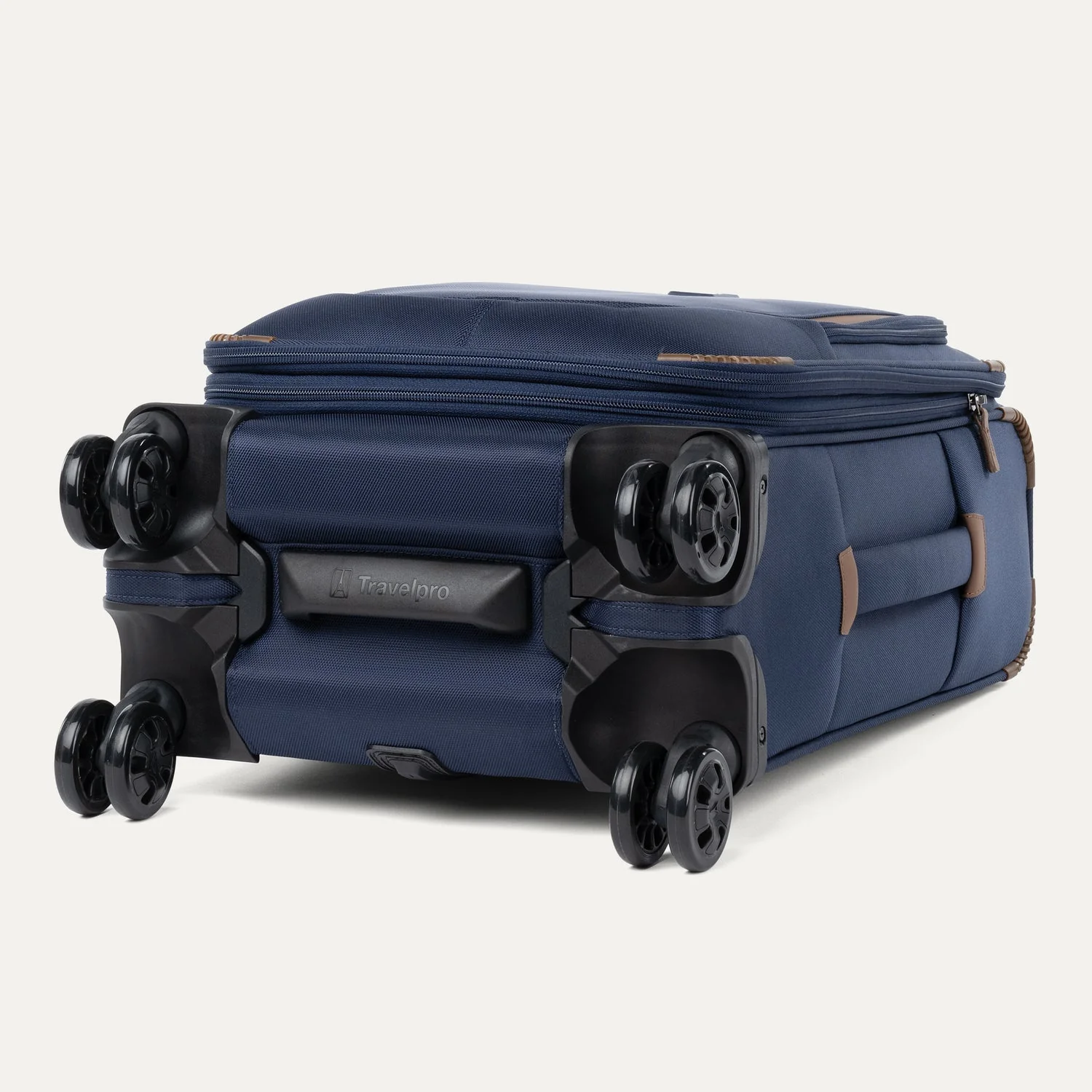 Crew™ Classic Compact Carry-On / Medium Check-In Set - Image 28