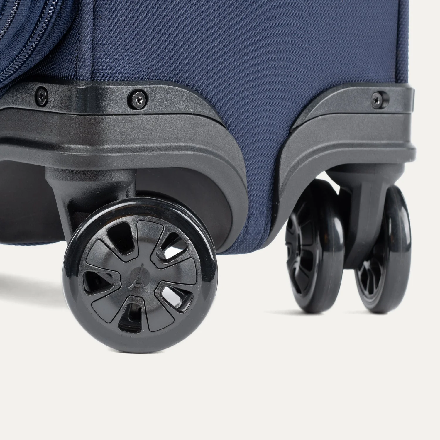 Crew™ Classic Compact Carry-On / Medium Check-In Set - Image 30