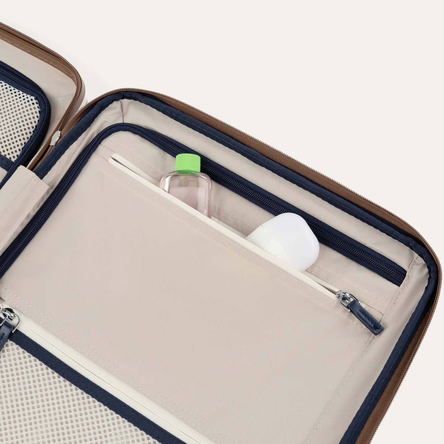 Platinum® Elite Carry-On / Medium / Large Hardside Set - Image 4
