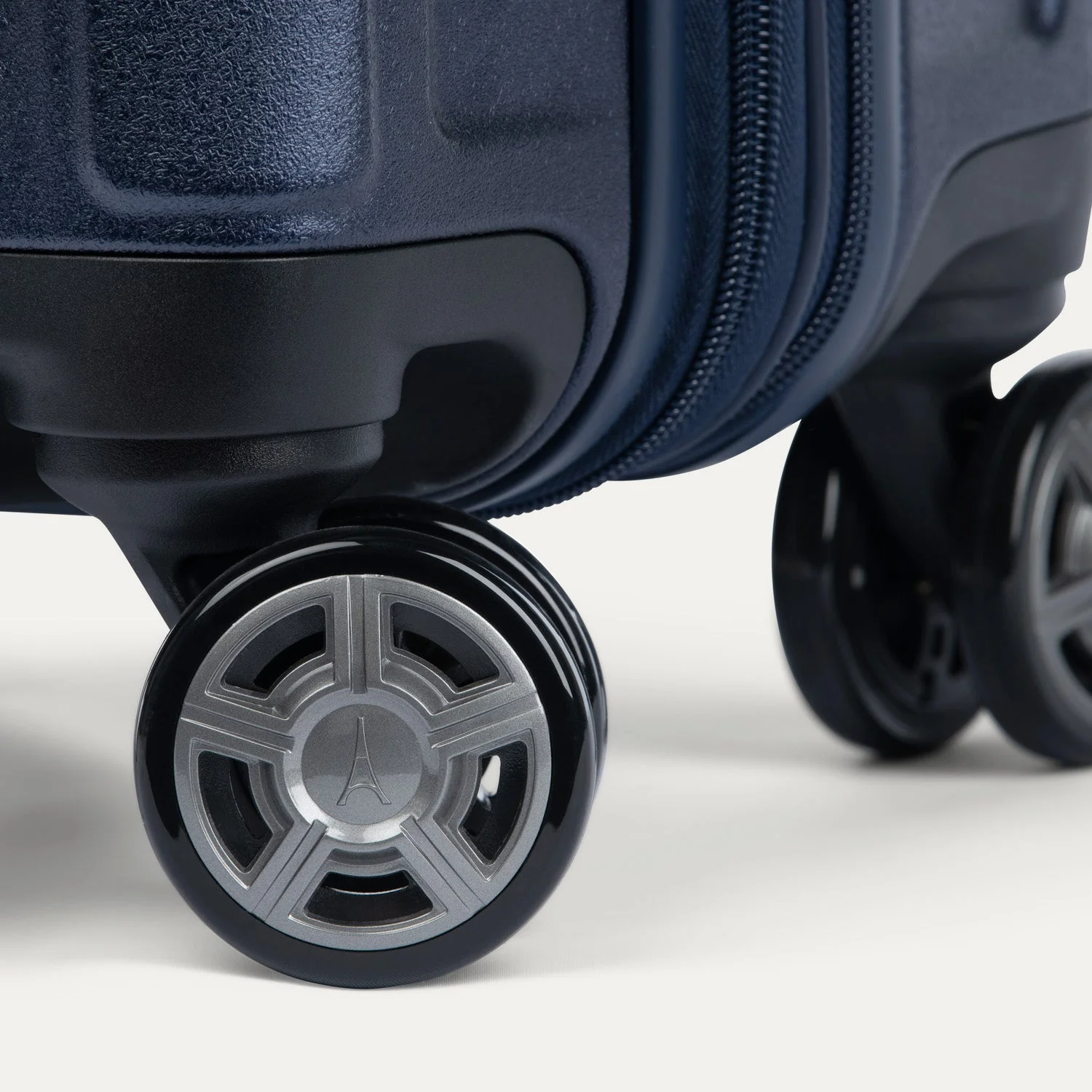 Platinum® Elite Compact Carry-On / Medium Check-In Hardside Set - Image 7