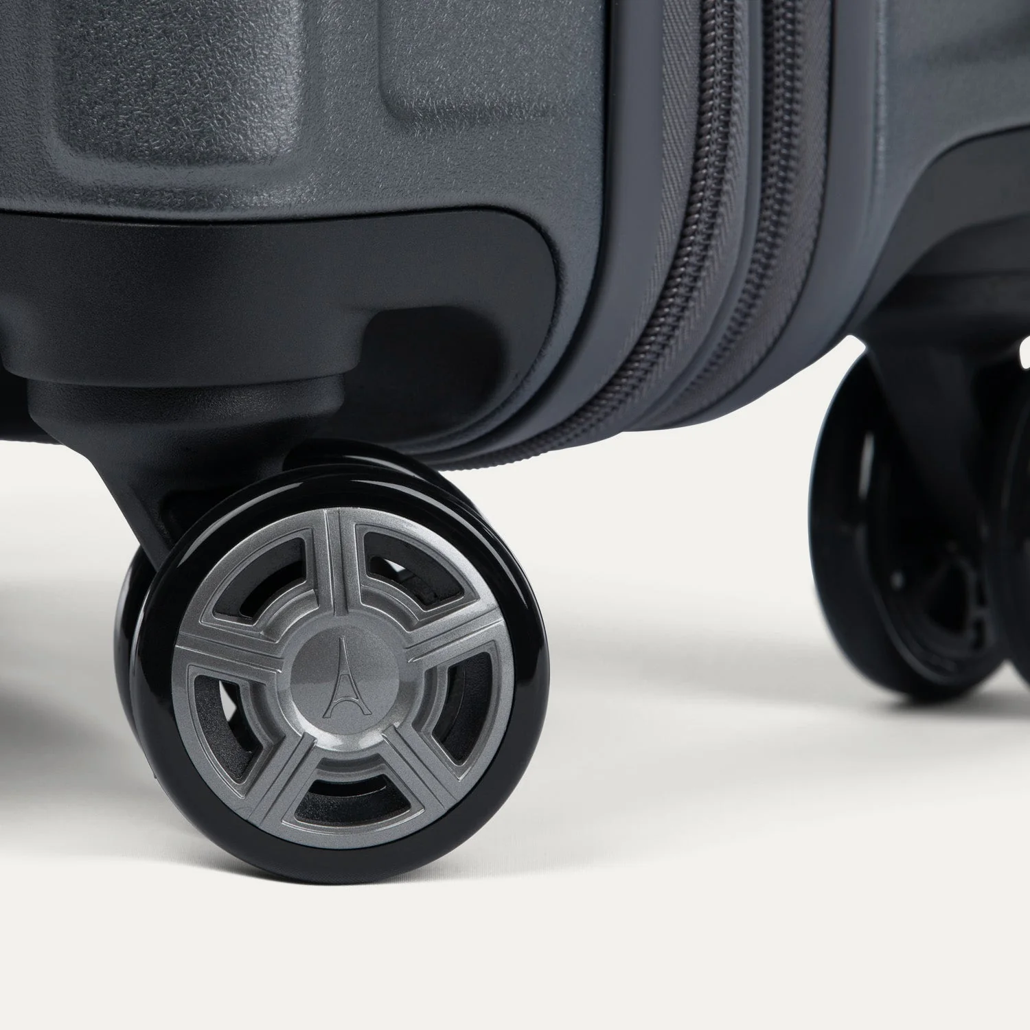 Platinum® Elite Compact Carry-On / Medium Check-In Hardside Set - Image 23