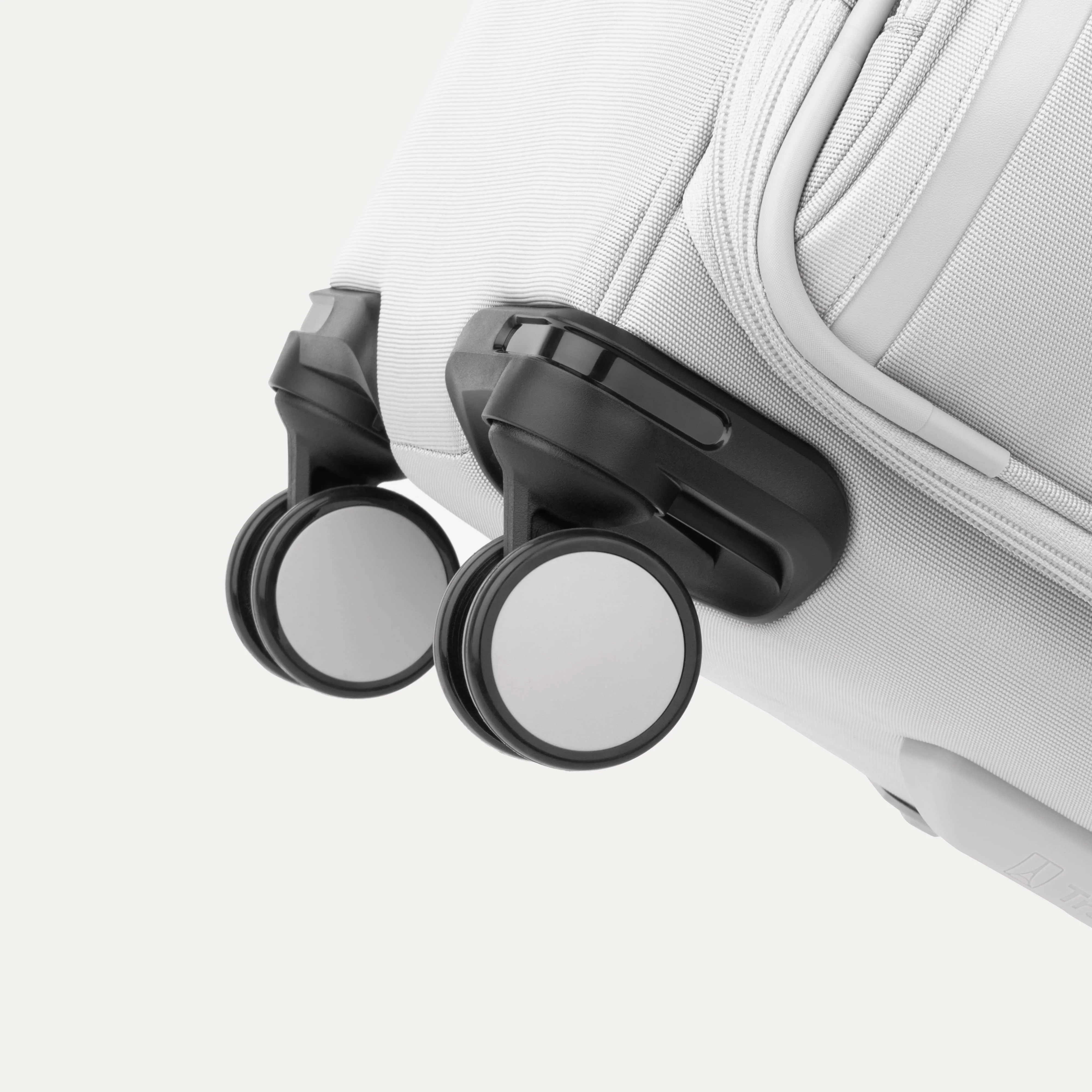 VersaPack®+ Medium Check-In Spinner - Image 23